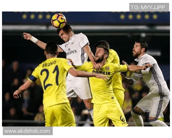 1213欧冠决战皇马对曼联精彩视频回顾与分析尽在新浪体育