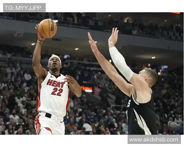 热火与篮网季后赛第五场激战回顾精彩瞬间与关键时刻分析